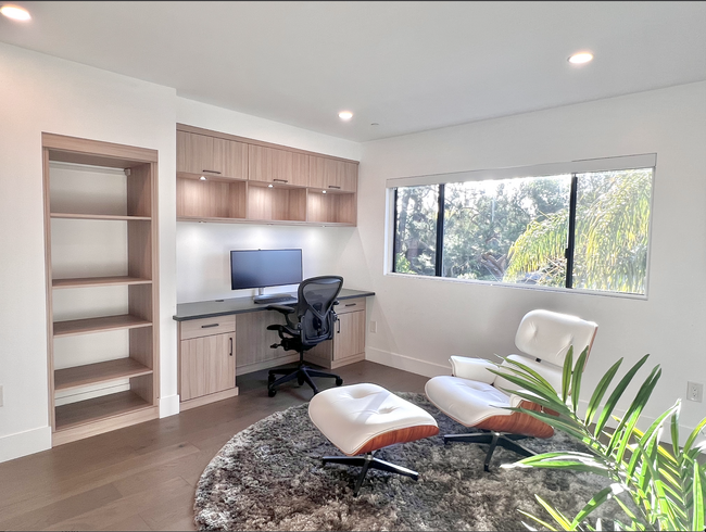 East-facing 3rd fl. flexible office/bedroom - 6077 Hargis St