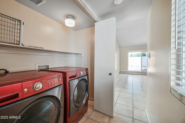 Building Photo - 7725 E Rovey Ave