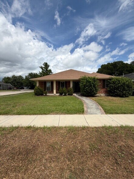 Building Photo - 7831 Allison Rd