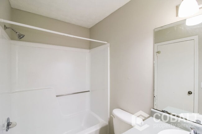 Building Photo - 3515 Creekview Pl