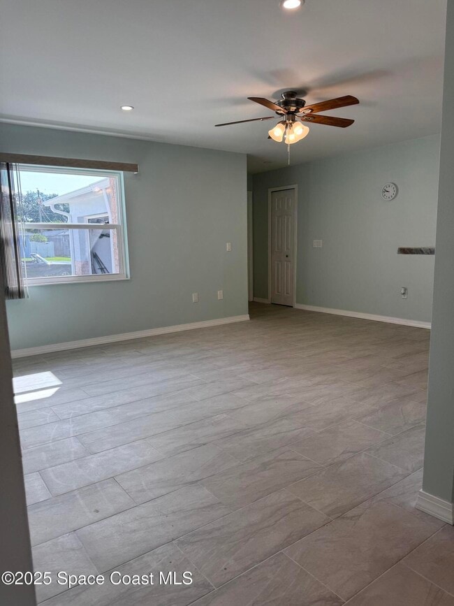 Building Photo - 2841 College View Dr