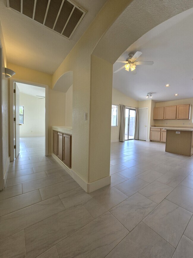 Building Photo - 7980 N Siskiyou Dr