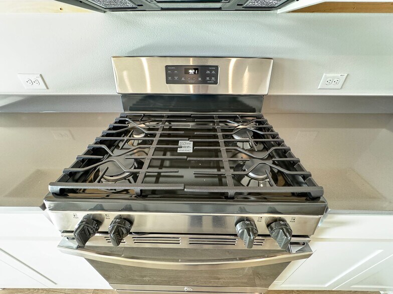 Building Photo - 2022 Sycamore Ridge Trl