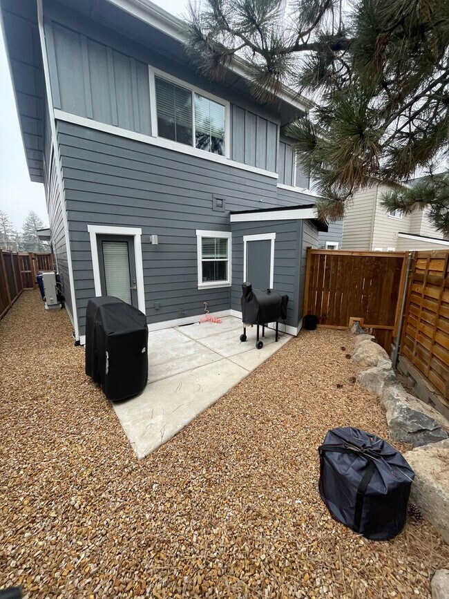 Building Photo - 61534 SE Lucia St