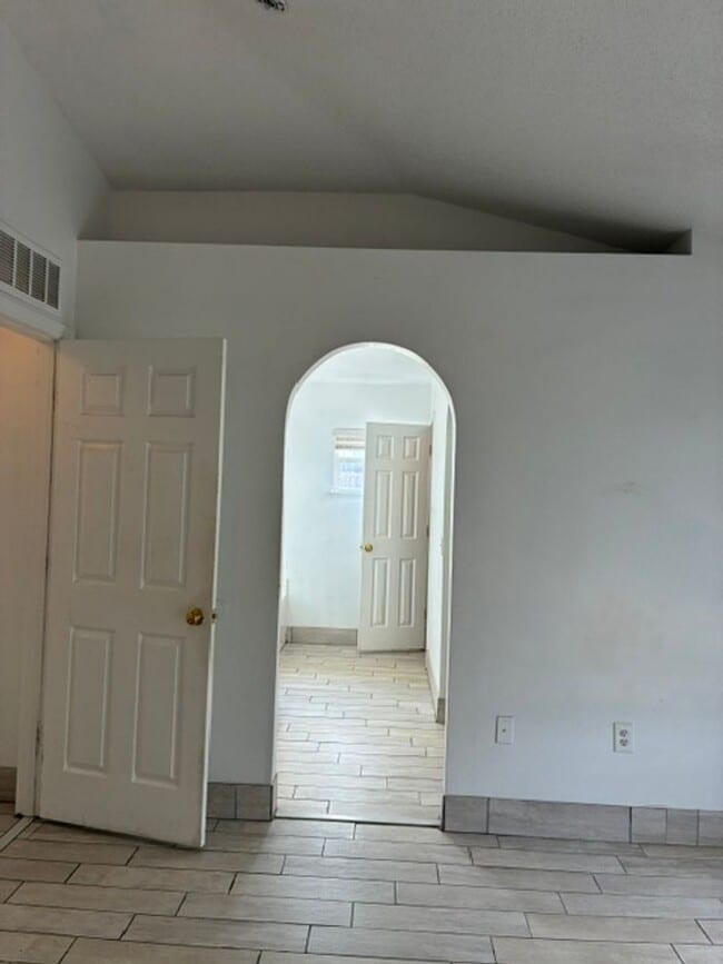 Building Photo - 616 Sunway Ln
