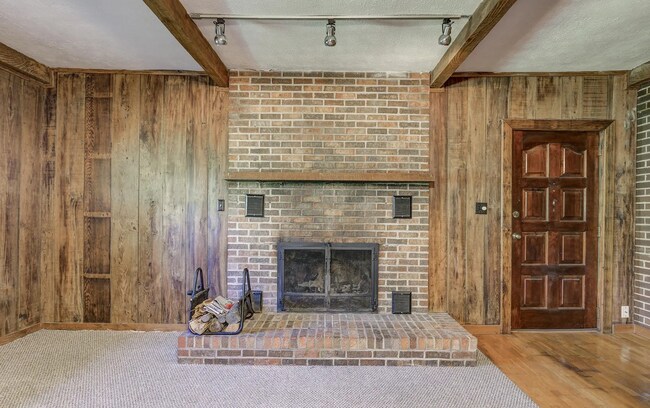 Building Photo - 223 Sequoyah Dr