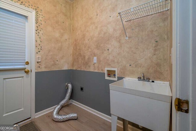 Building Photo - 9445 Stoney Ridge Ln