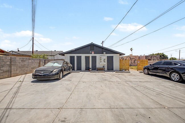 Building Photo - 1438 E Adams St