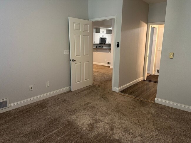 Building Photo - Remodeled and spacious 1 bedroom, 1 bathroom Condo in Downtown San Jose