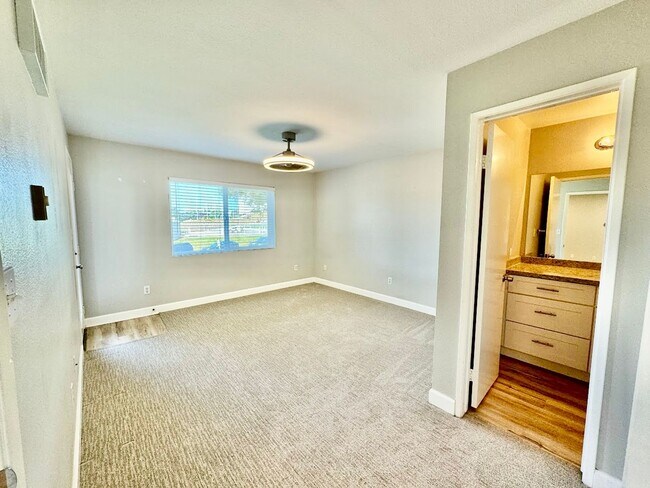 Building Photo - Beautifully Upgraded 2-Bedroom Condo in La...