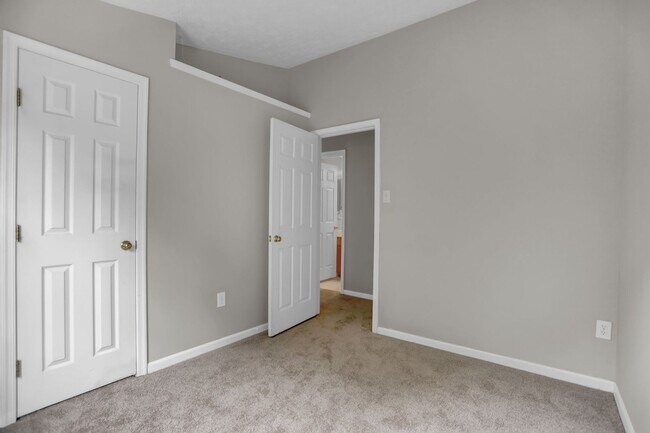 Building Photo - Charming 3-Bedroom Townhome for Rent in Ab...