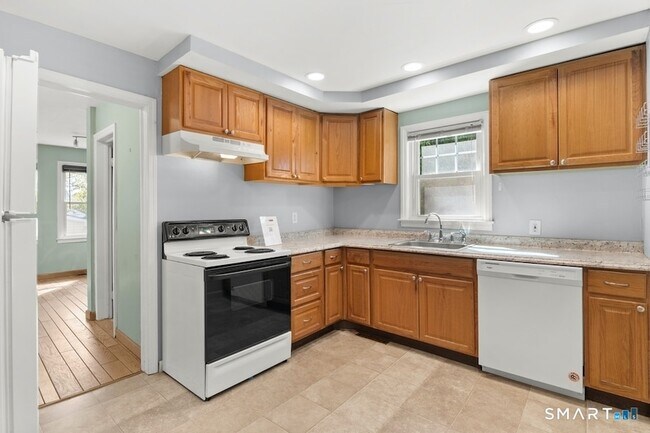 Building Photo - 5 Sunrise Rd