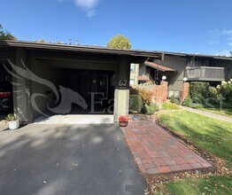 Building Photo - *2nd Month Rent Free* 3 Bedroom Townhome Near Country Club Golf Course