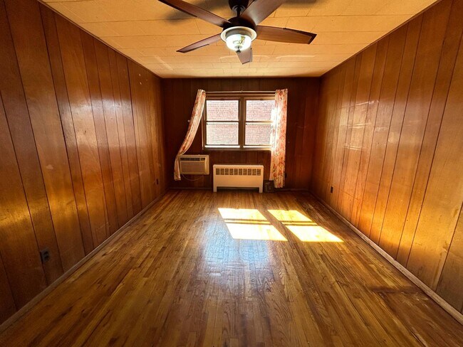 Building Photo - 3201 Seymour Ave