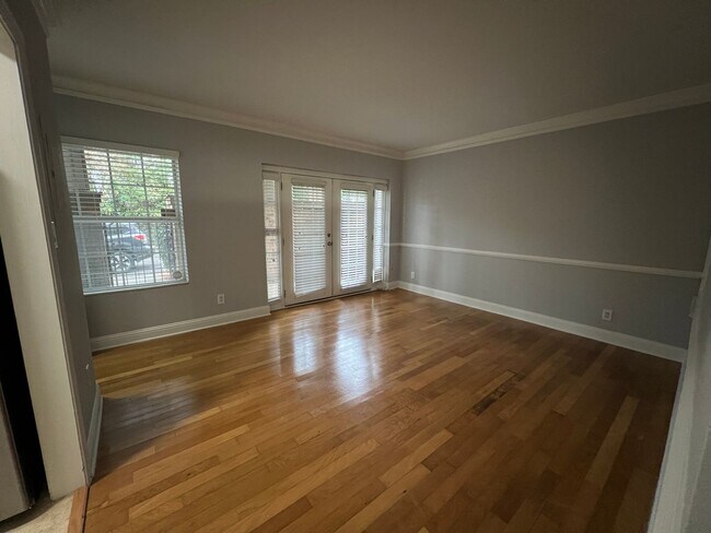 Building Photo - Quiet and Comfortable Condo in Sandy Springs!