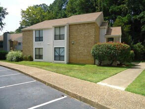 Building Photo - 110 Manhattan Ct