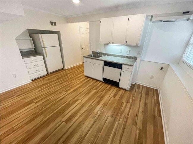 Building Photo - 1454 Hembree Station Dr