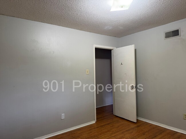 Building Photo - 6415 Gillespie Rd