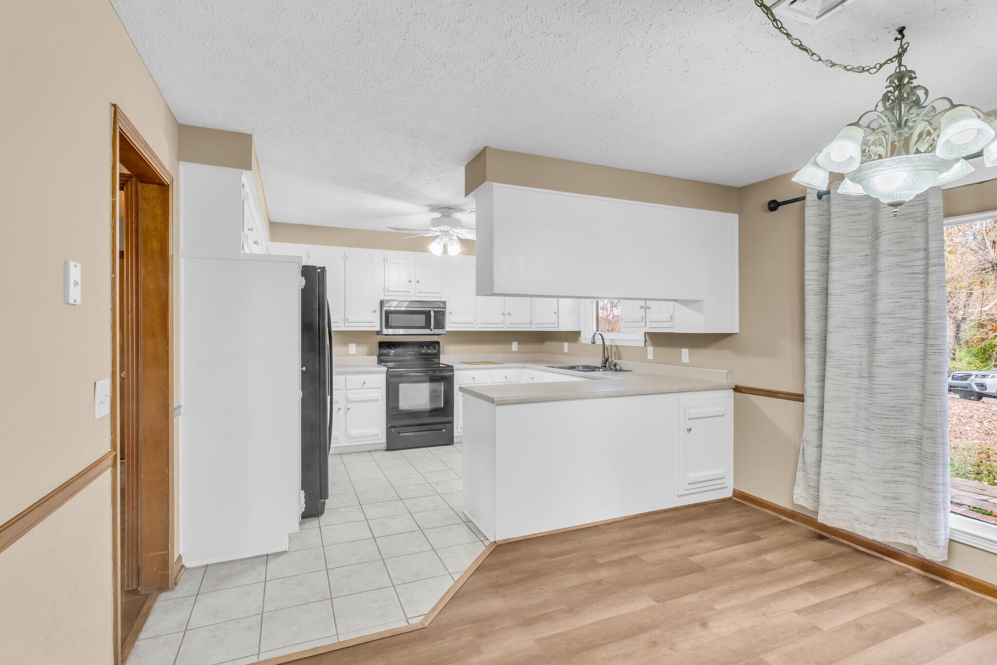 Building Photo - 341 Hickory Dr