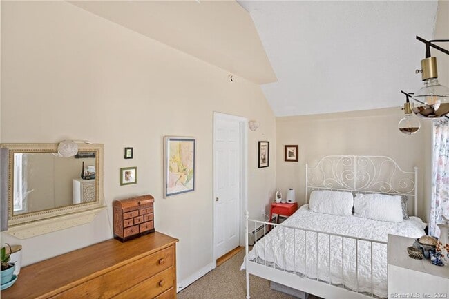 Building Photo - 210 Broadway