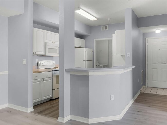 Building Photo - 5530 Metrowest Blvd
