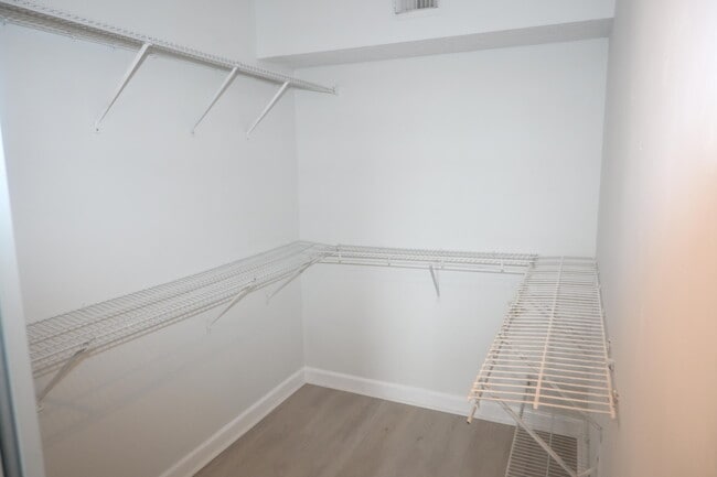 Building Photo - 8721 Wiles Rd