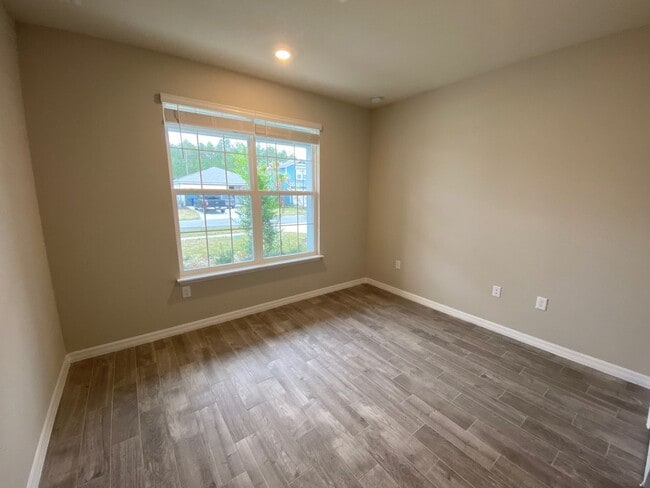 Building Photo - Freshly Updated 5-Bedroom, 4-Bath Home in Grand Oaks – Nearly New Condition