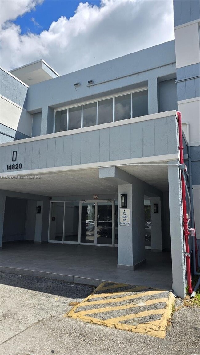 Building Photo - 14820 Naranja Lakes Blvd