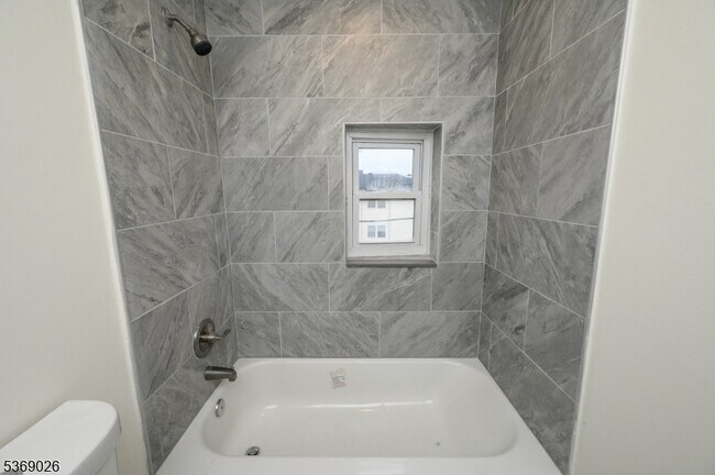 Building Photo - 287 Orange St