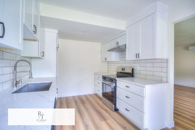 Building Photo - Fully Upgraded Spacious 2-Bedroom Unit in Prime Arcadia Location