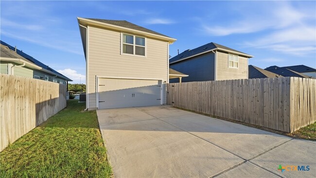 Building Photo - 324 Kenai Dr