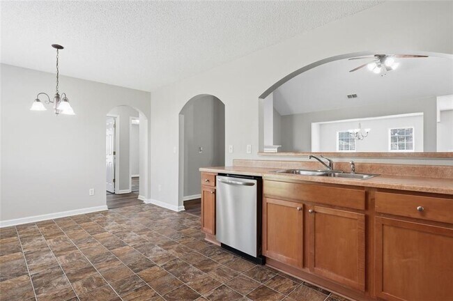 Building Photo - 465 Camella Cir