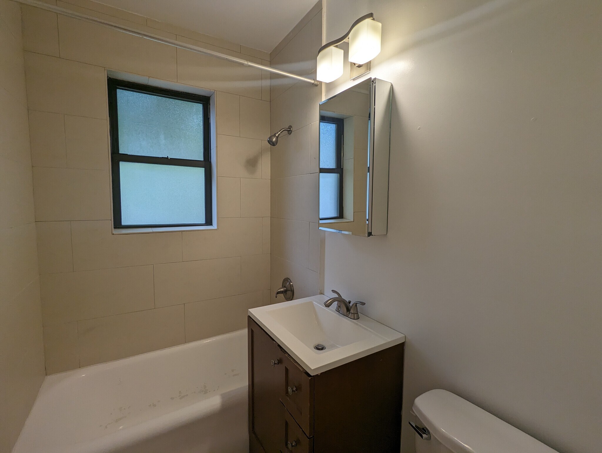 Building Photo - 4036 N Ashland Ave