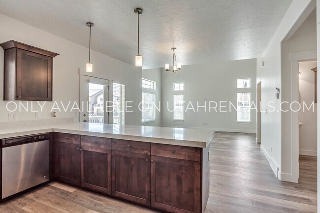 Building Photo - 1692 Aspen Loop