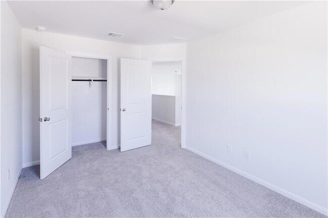 Building Photo - 245 Crystal Brook Dr