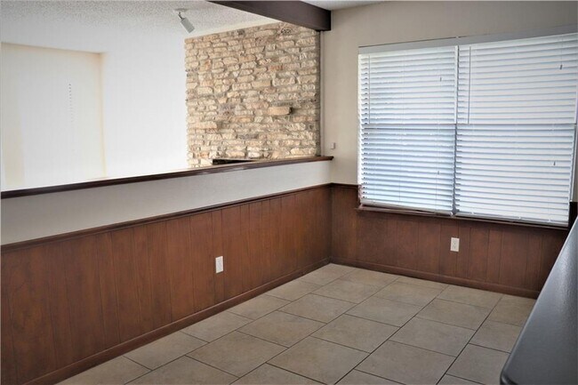 Building Photo - 1214 Leander Rd