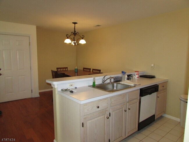 Building Photo - 8 Genoble Rd