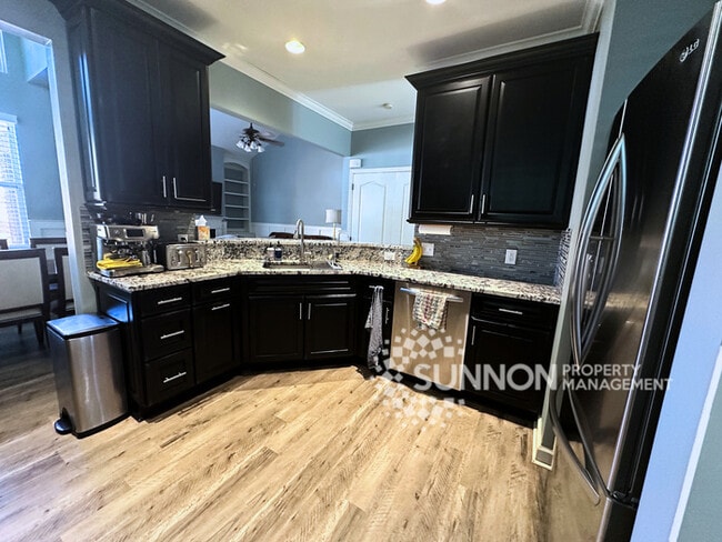Building Photo - Live your best Lake Life 4 BR 2.5 BA