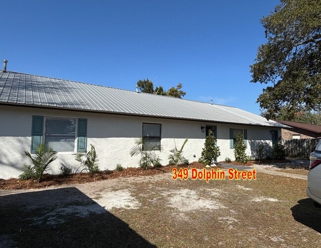 Building Photo - 349 Dolphin St