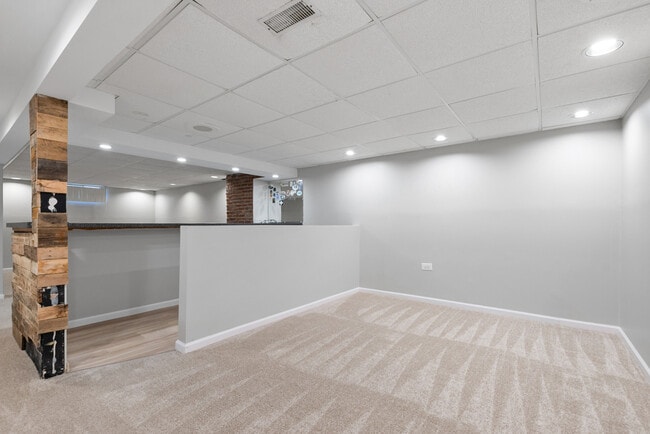 Building Photo - 8818 Fairway Dr