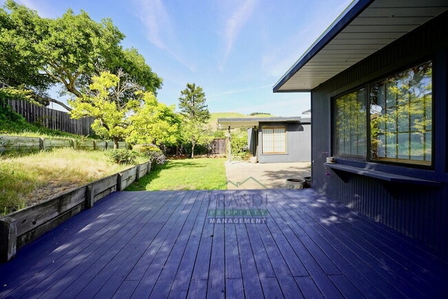 Building Photo - 955 Las Ovejas Ave