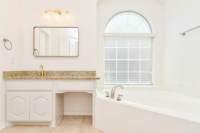 Building Photo - 10206 Hahns Peak Dr