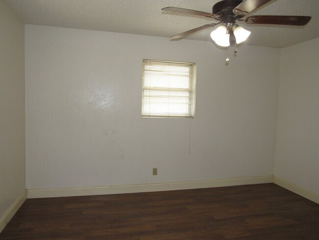 Building Photo - 2810 Teakwood Dr