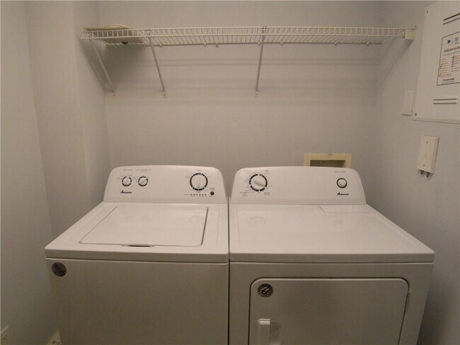 Building Photo - 250 Park Ave W NW