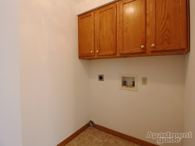 Building Photo - 2524 Waterford Dr