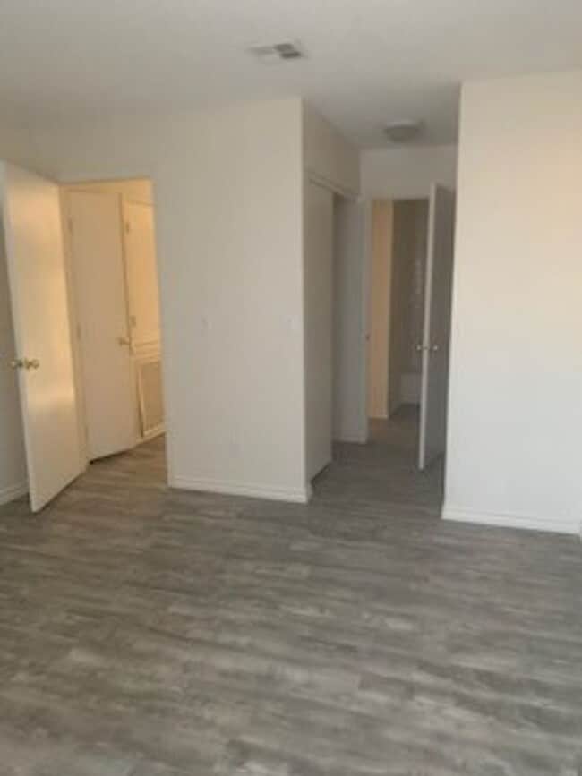 Building Photo - Updated 2 bedroom unit in Colorado Bay!!