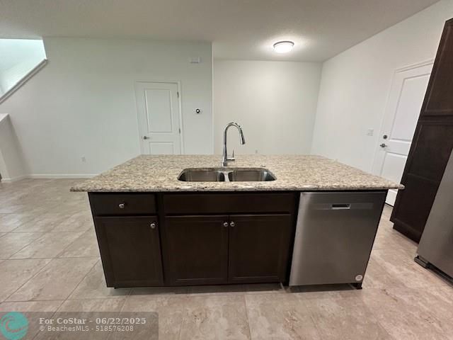 Building Photo - 4658 Longwood Lake Sq