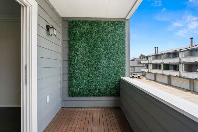 Building Photo - MOVE IN SPECIAL- $500 off First Months Ren...