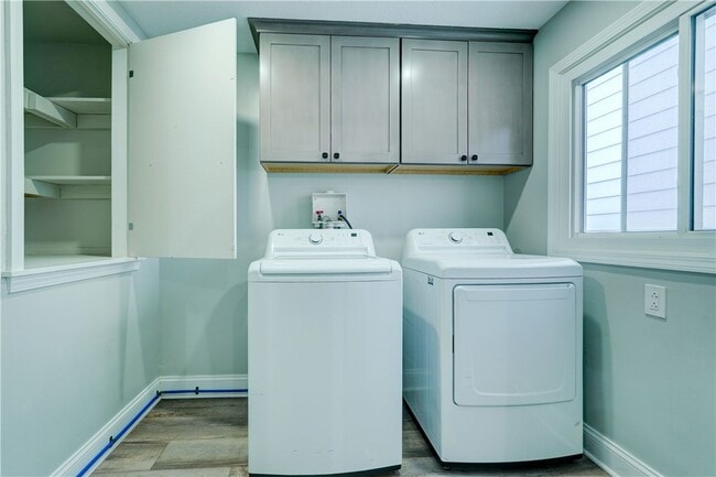 Building Photo - 138 S Union St