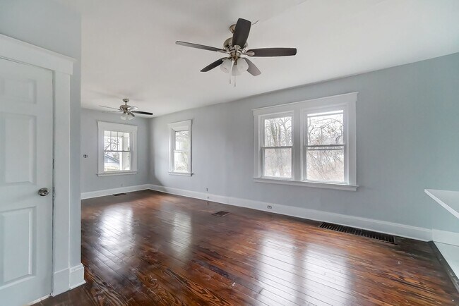 Building Photo - Three Bedroom Home in Covington!